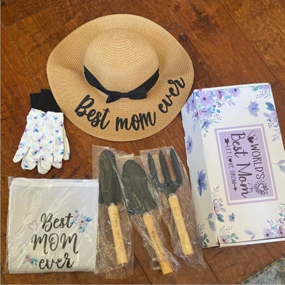 Best Mom Ever Gardening Gift Set - Tan, Black, White - Picture 2 of 2